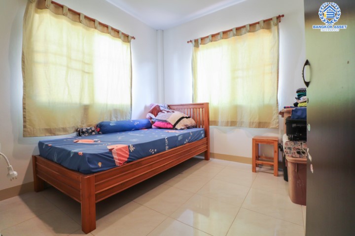 *****บ้านเดี่ยวมือสองย่านนนทบุรี ม.บางกอกการ์เด้นท์ กาญจนาภิเษก บนเนื้อที่ 51 ตร.ว. ฟังก์ชันครบจัดเต็ม 3 ห้องนอน 3 ห้องน้ำ จอดรถ 2 คัน บ้านสวยพร้อมอยู่ บรรยากาศร่มรื่น สงบ บนทำเลที่ดี เดินทางสะดวก ใกล้เซ็นทรัลเวสต์เกต และทางด่วนศรีรัช เพียงไม่กี่นาถึงถึง รถไฟฟ้าสถานี "ตลาดบางใหญ่" พร้อมราคาสุดพิเศษ!